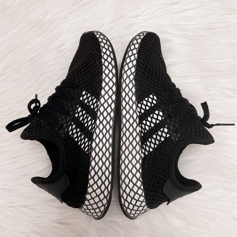 ADIDAS DEERUPT RUNNER men size 6 = 7.5 women’s